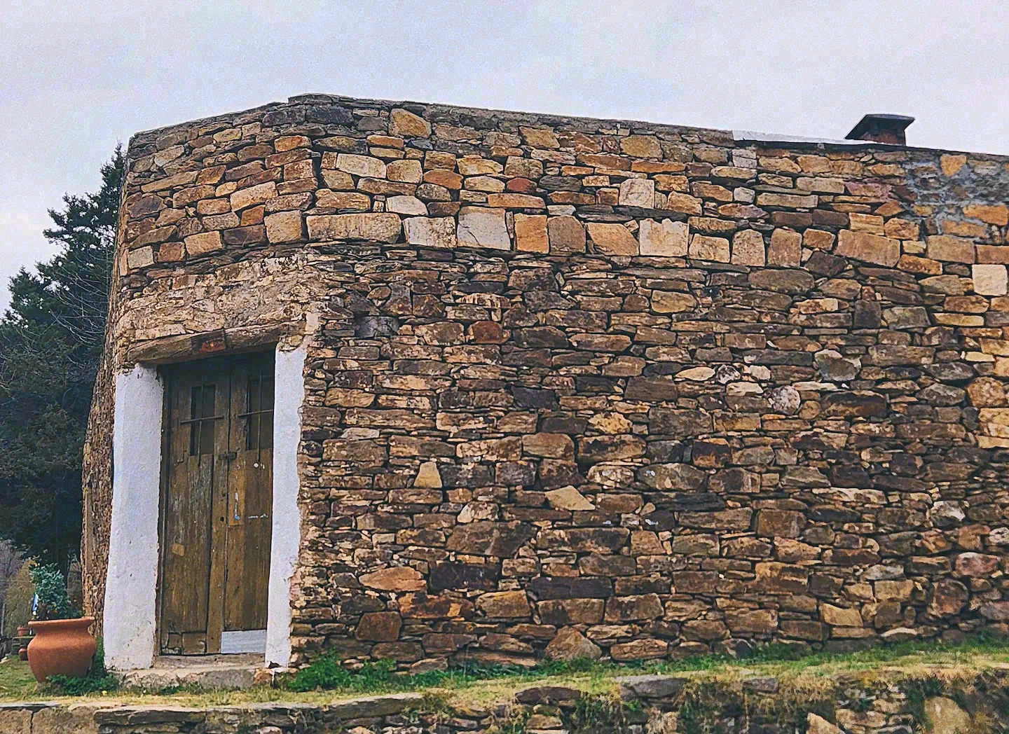 Vista general del pueblo minero La Carolina para realizar excursiones de un día desde Merlo San Luis.